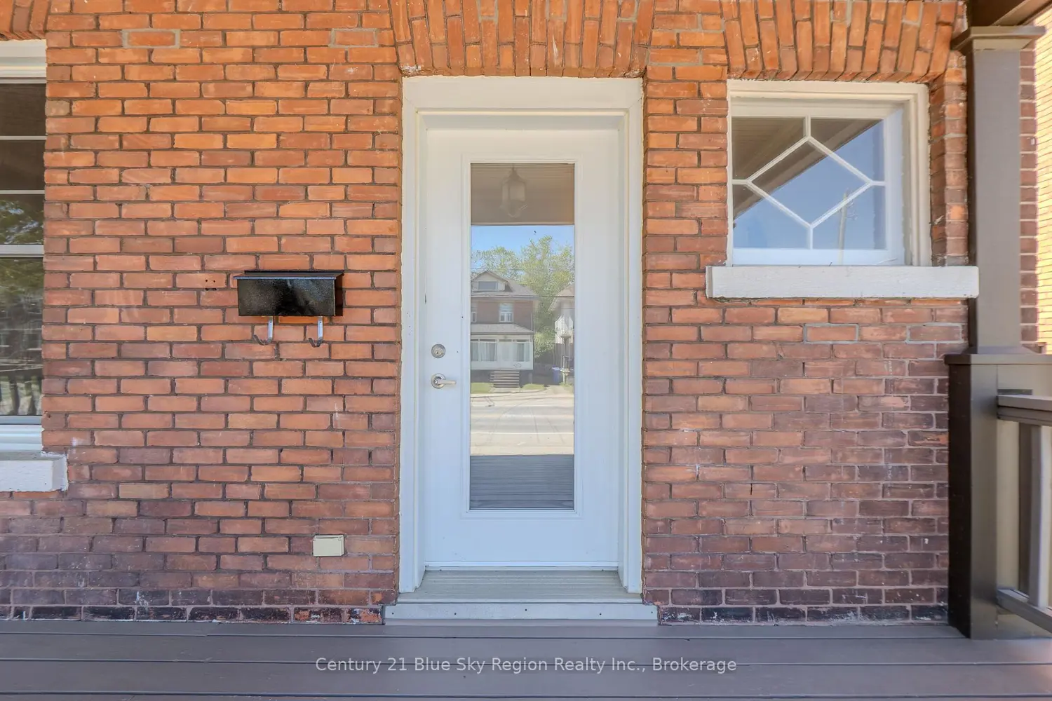 897 Main Street photo 4