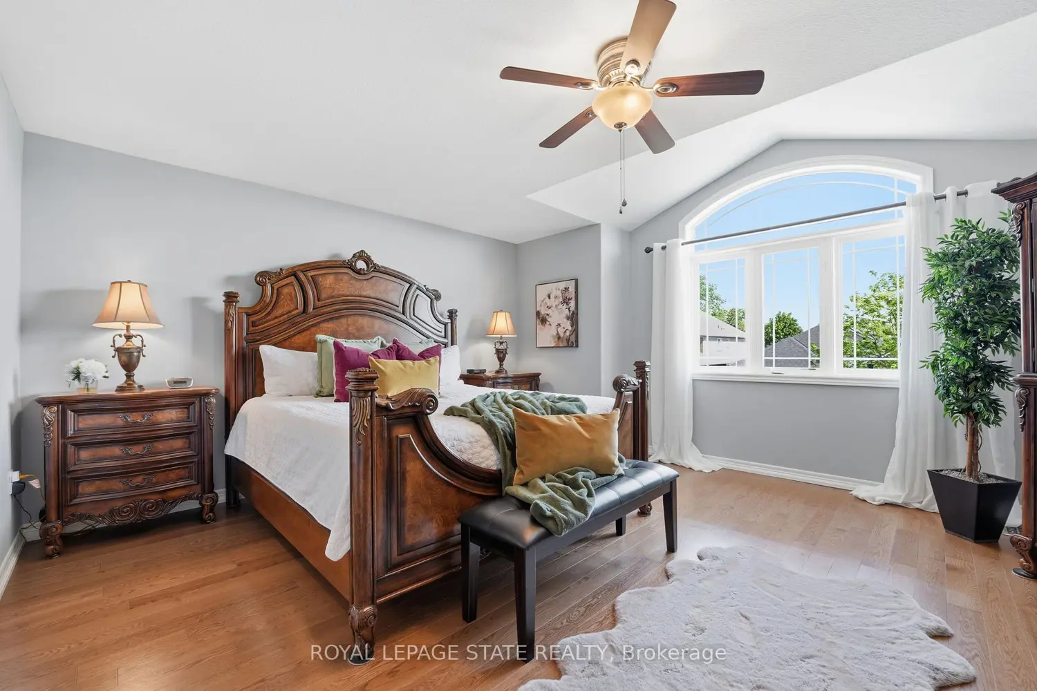 4896 Alexandra Avenue photo 2
