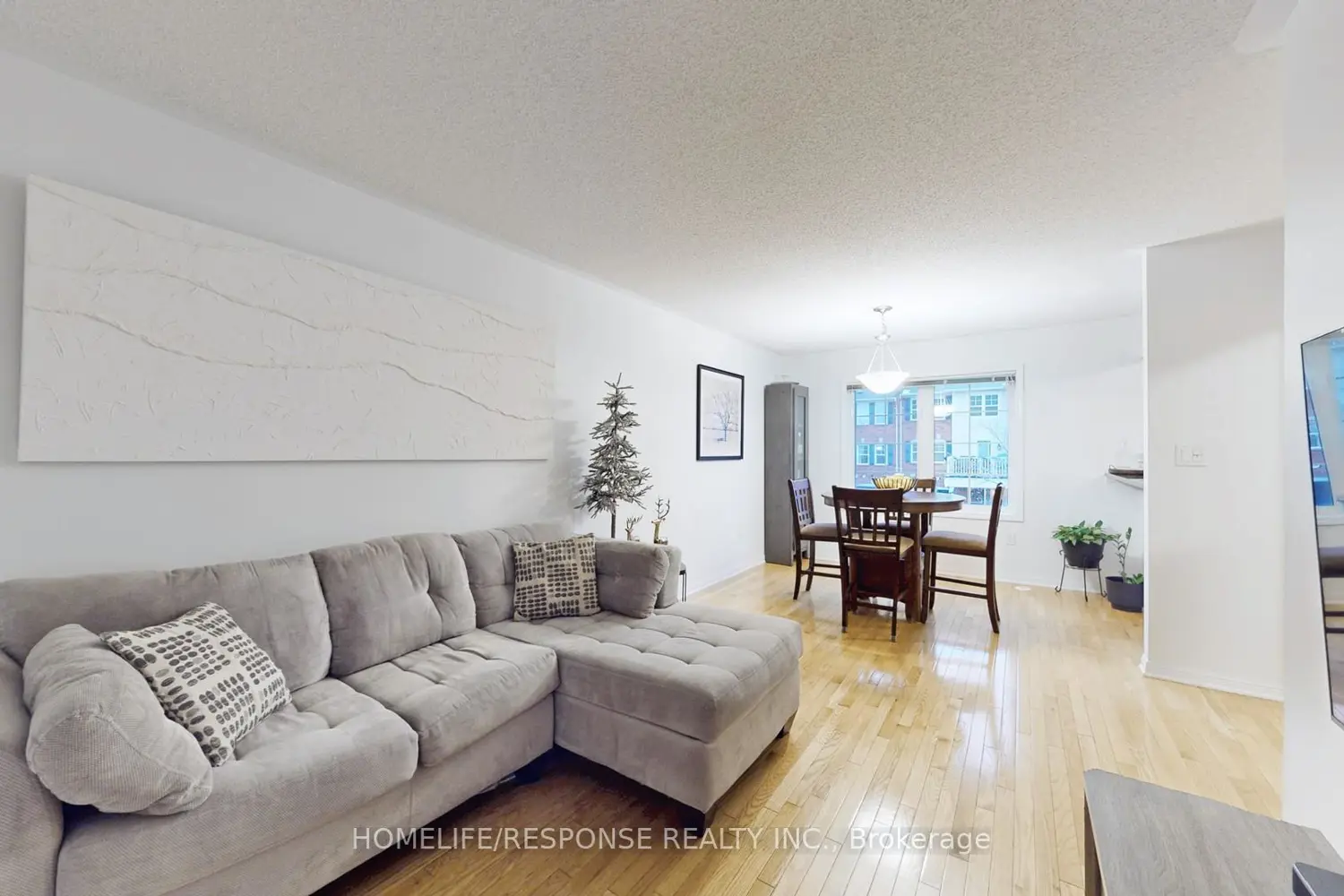 931 Deverell Place photo 2