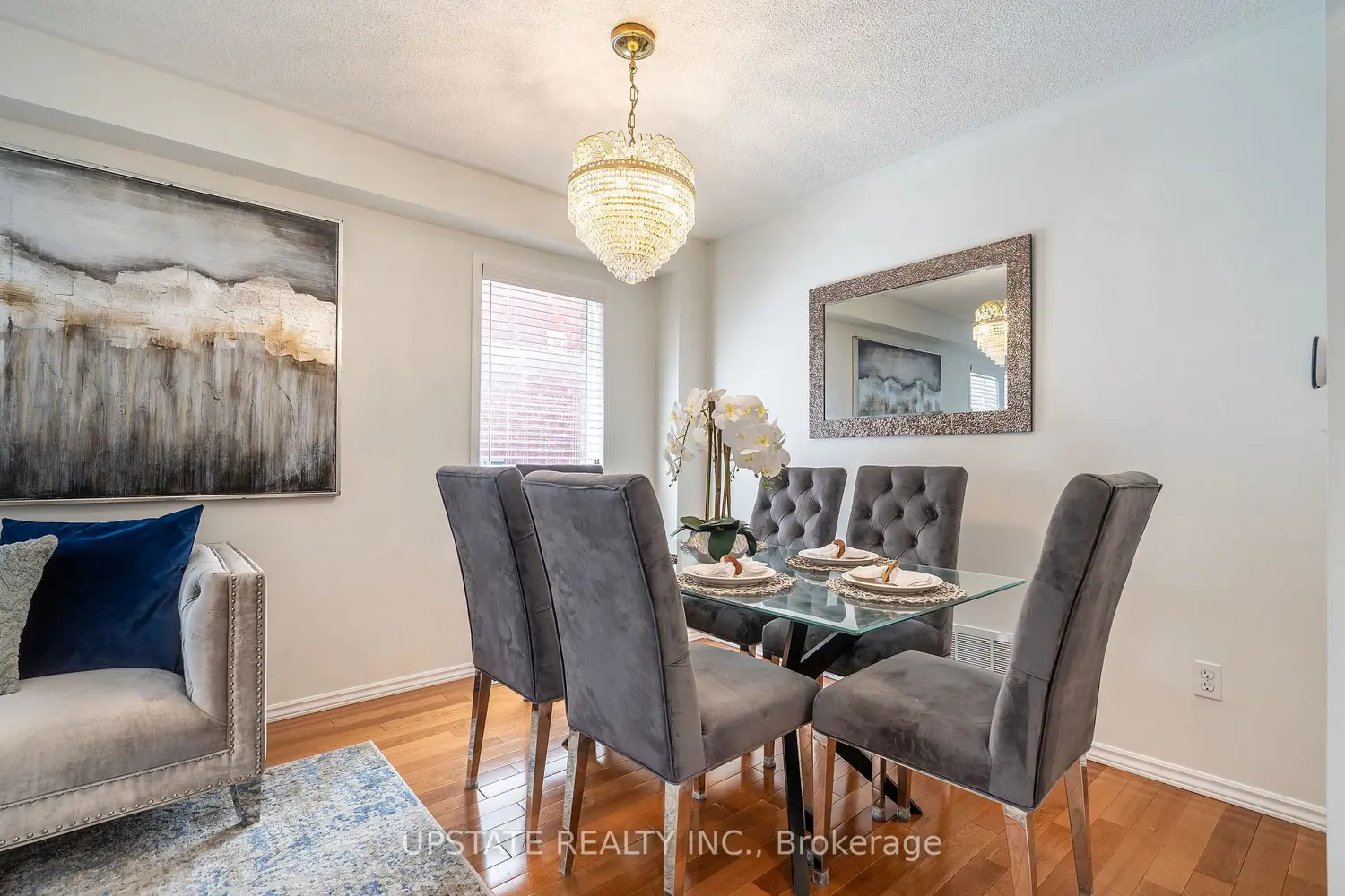8548 Martin Grove Road photo 3