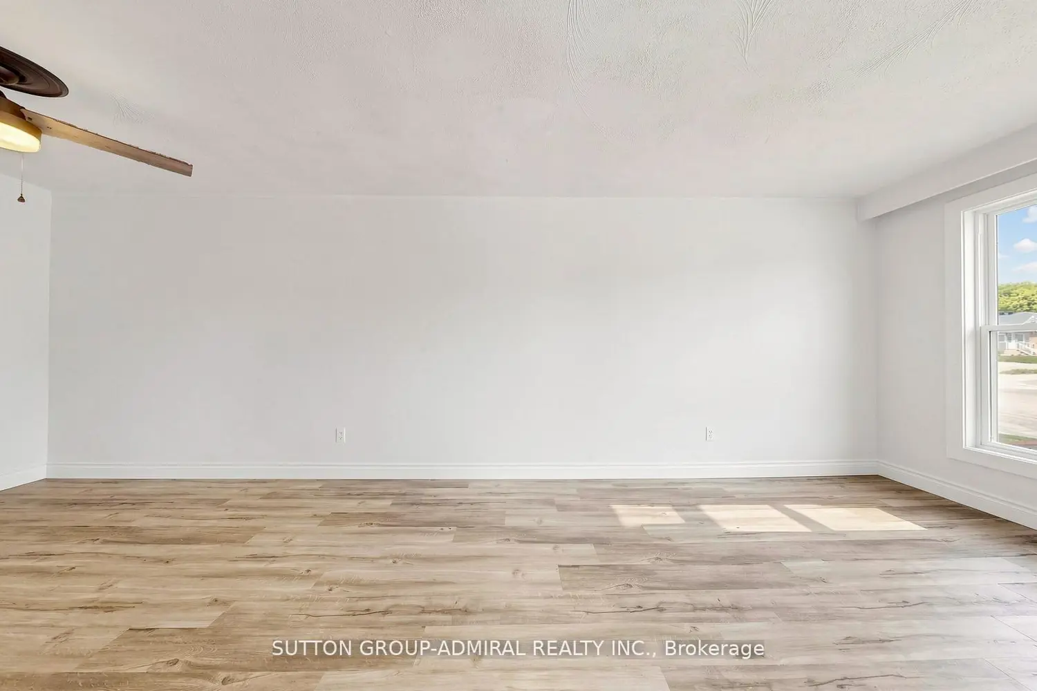 86 Newbury Drive photo 5