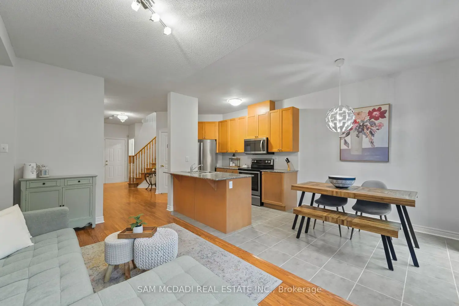 891 Oasis Drive photo 2