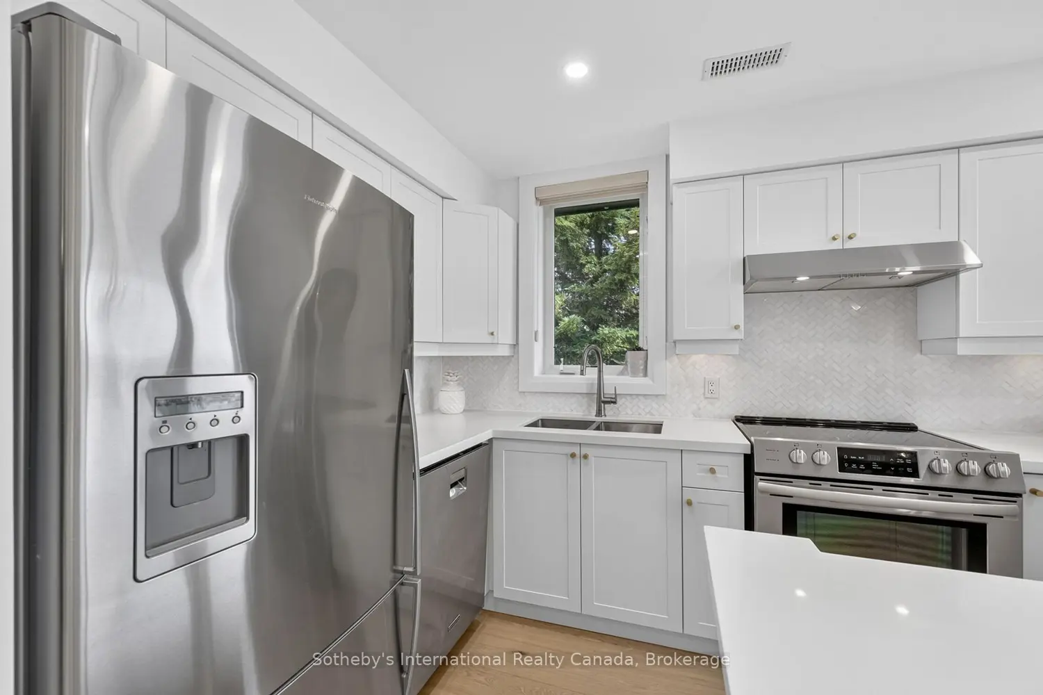 441 Mariners Way photo 5