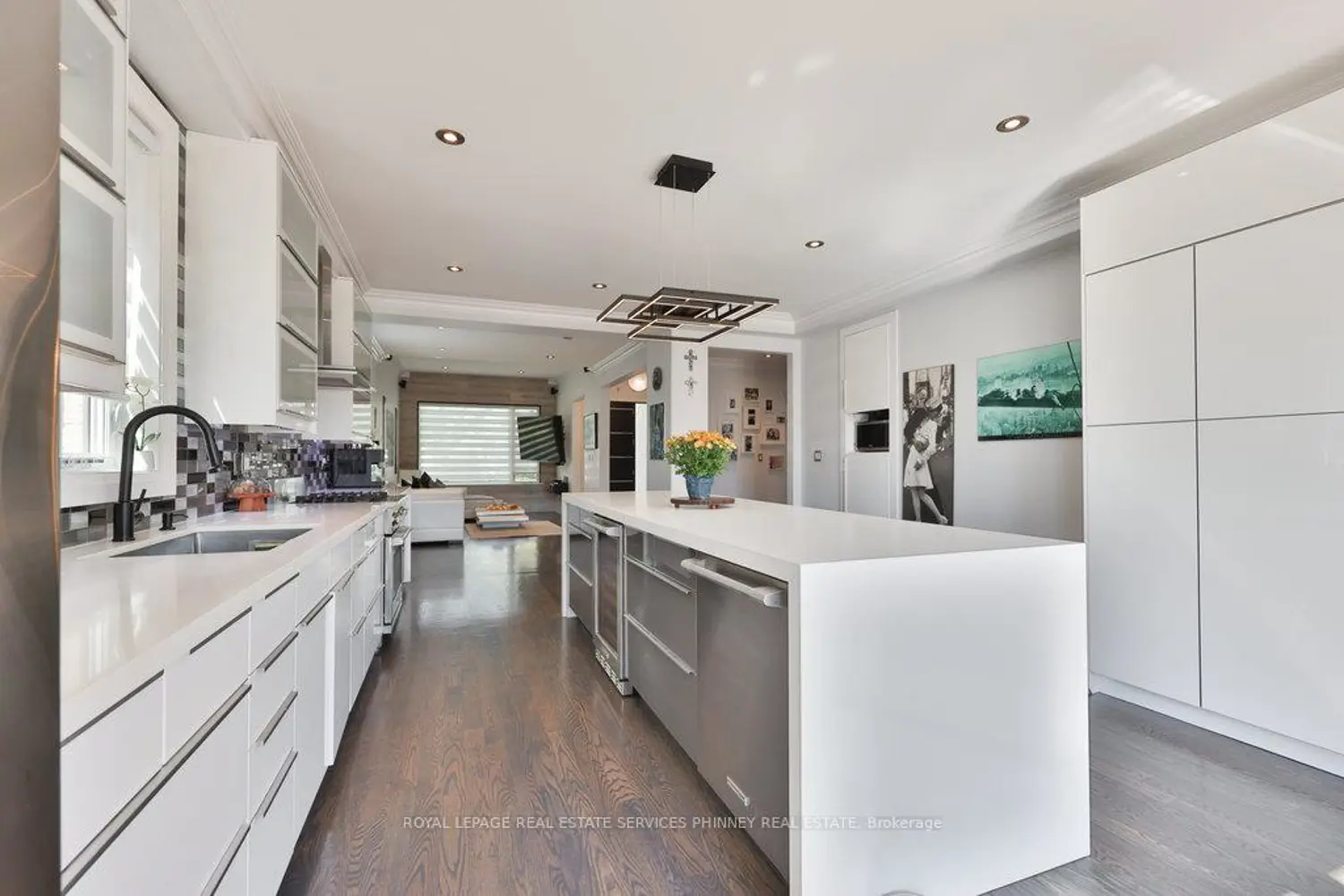 880 6Th Street photo 3