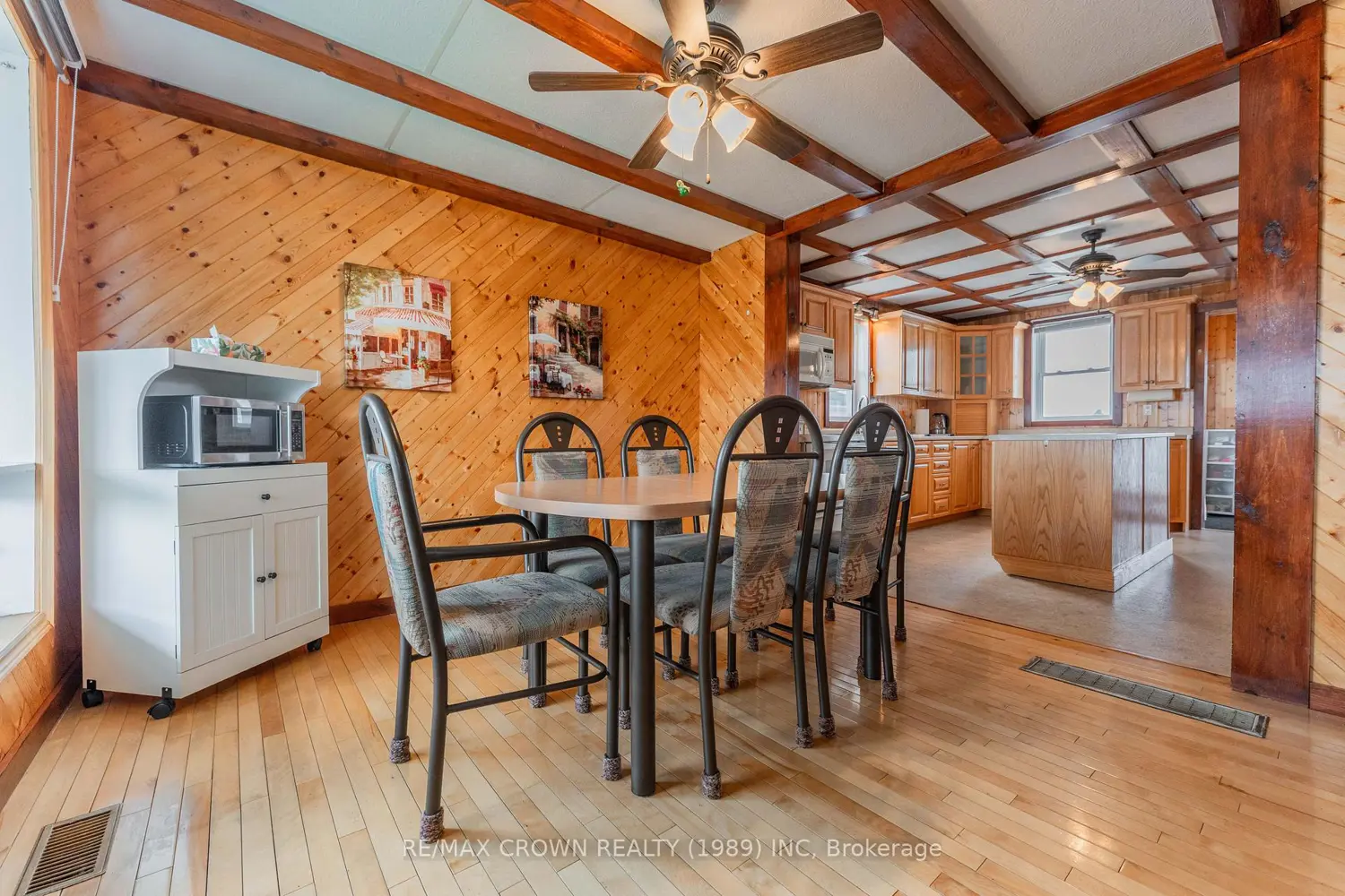 32 Frontenac Crescent photo 3