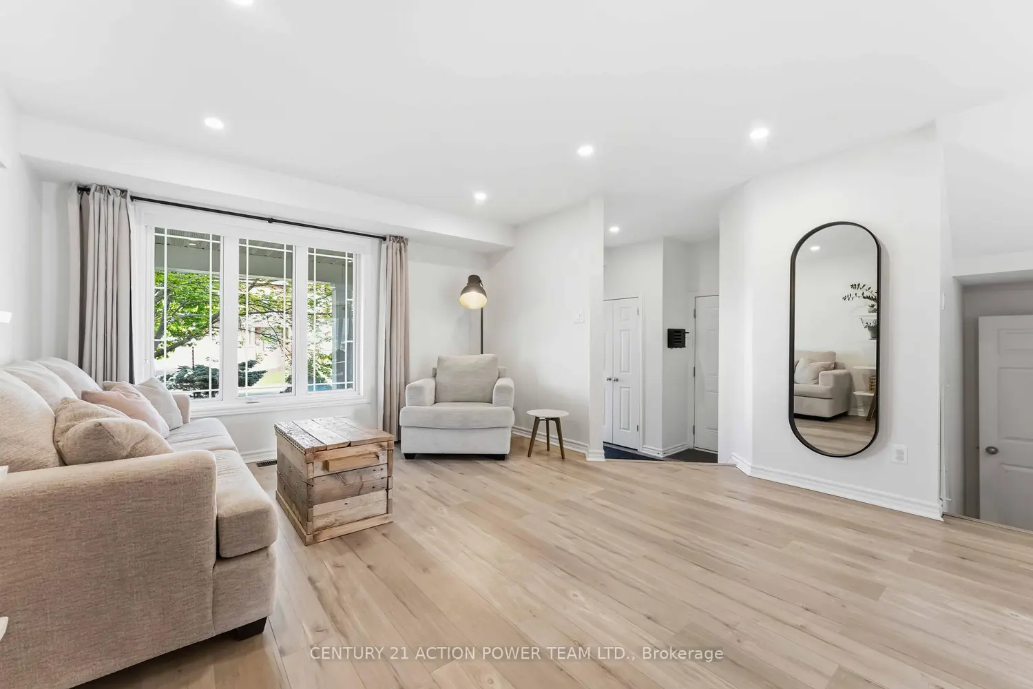305 Sarabella Street photo 2