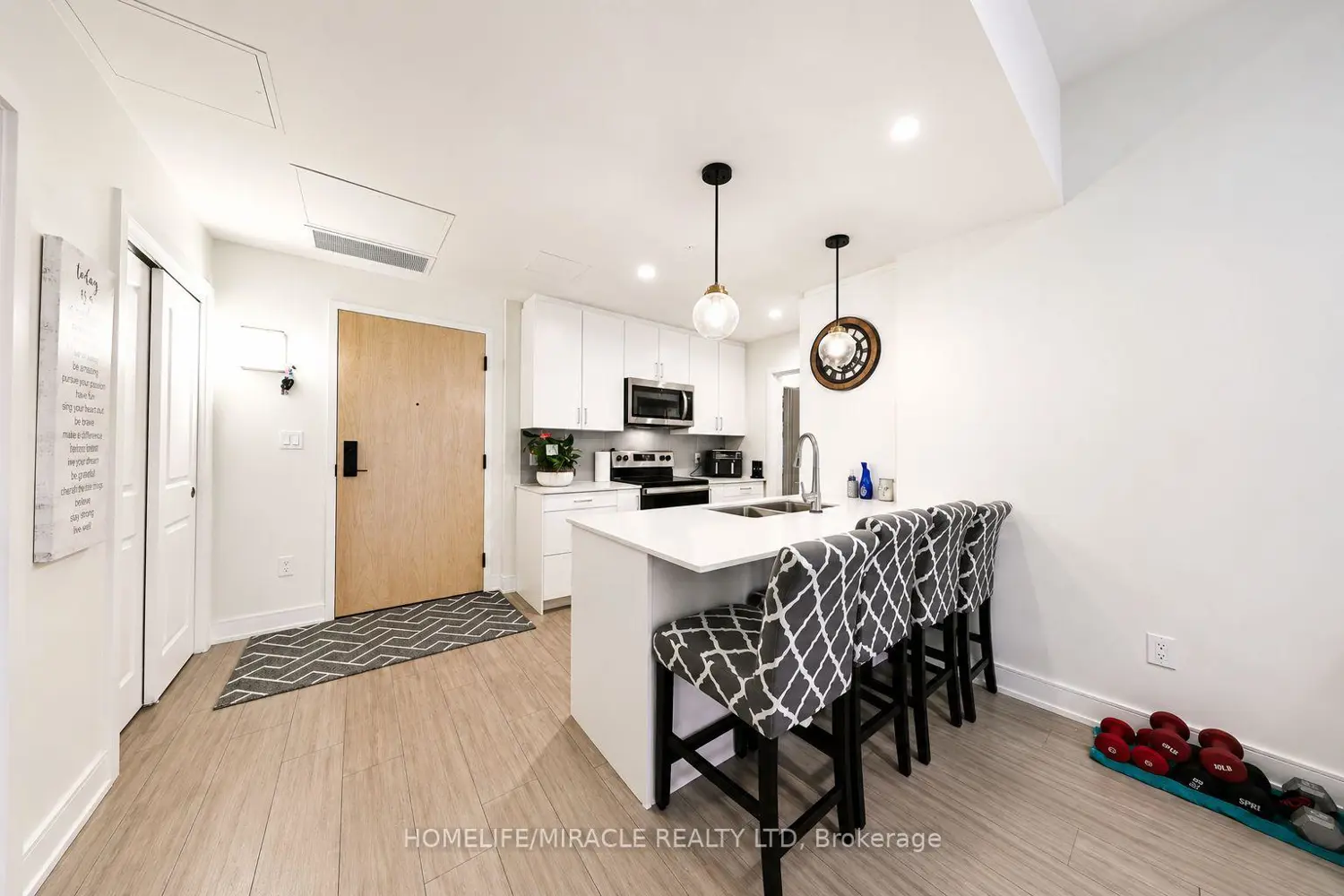 121 Mary Street 322 photo 5
