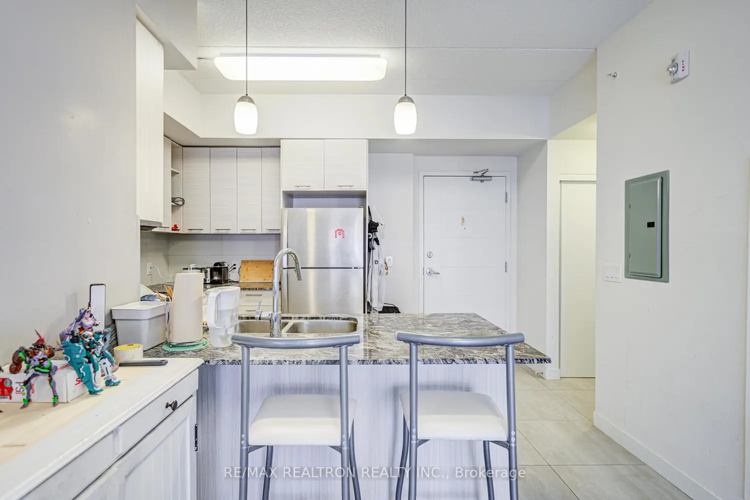 251 Hemlock Street 519 photo 2