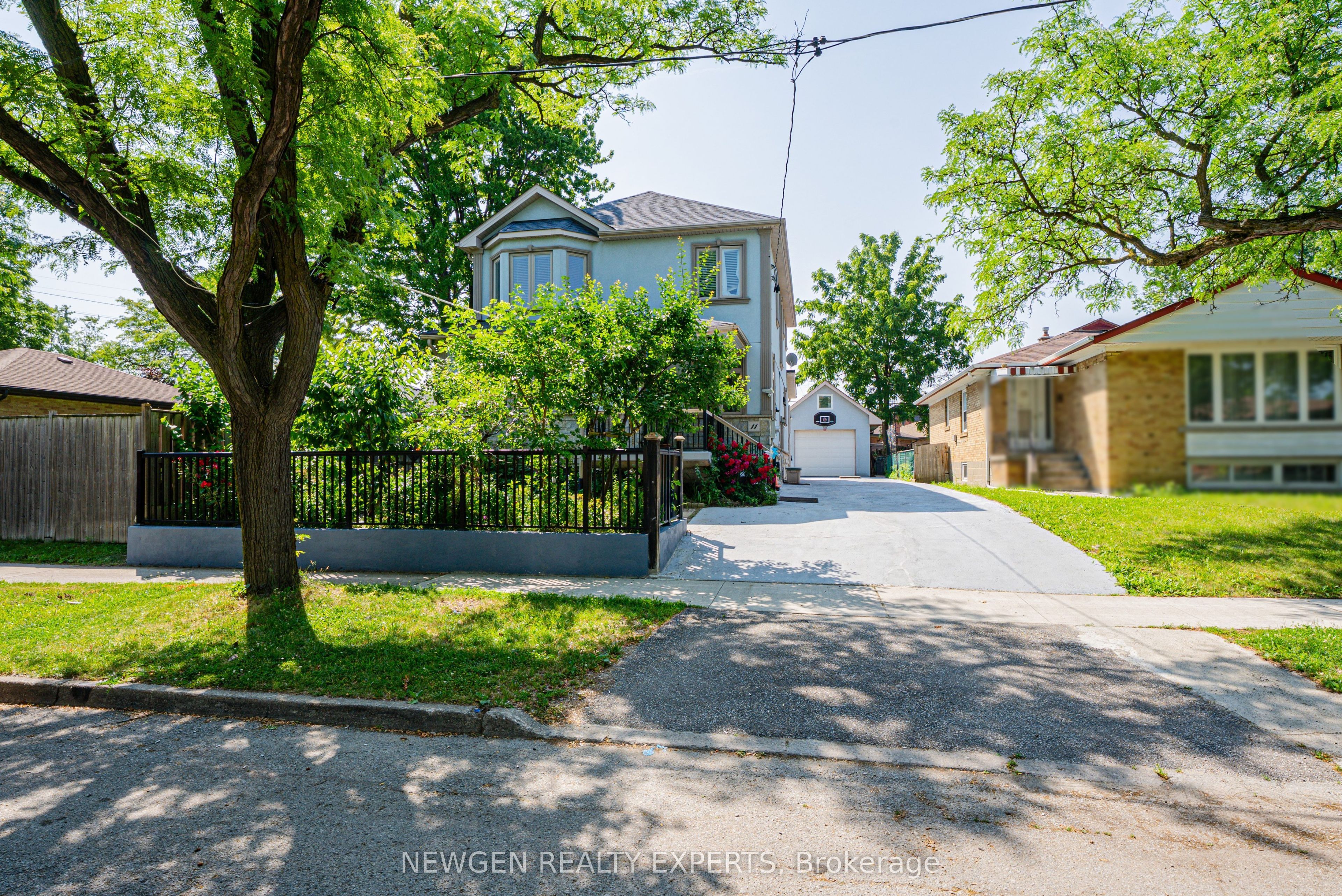 11 Benway Drive, Toronto, ON, M9W 1Z2 photo 2