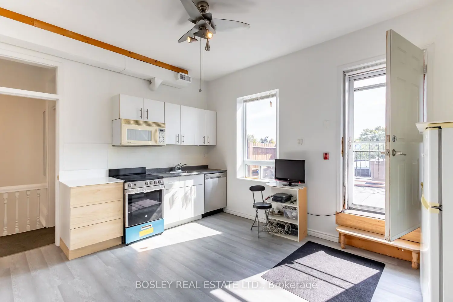 2963 Dundas Street photo 2