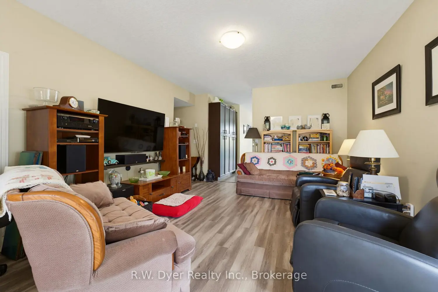 185 Wedgewood Drive photo 3