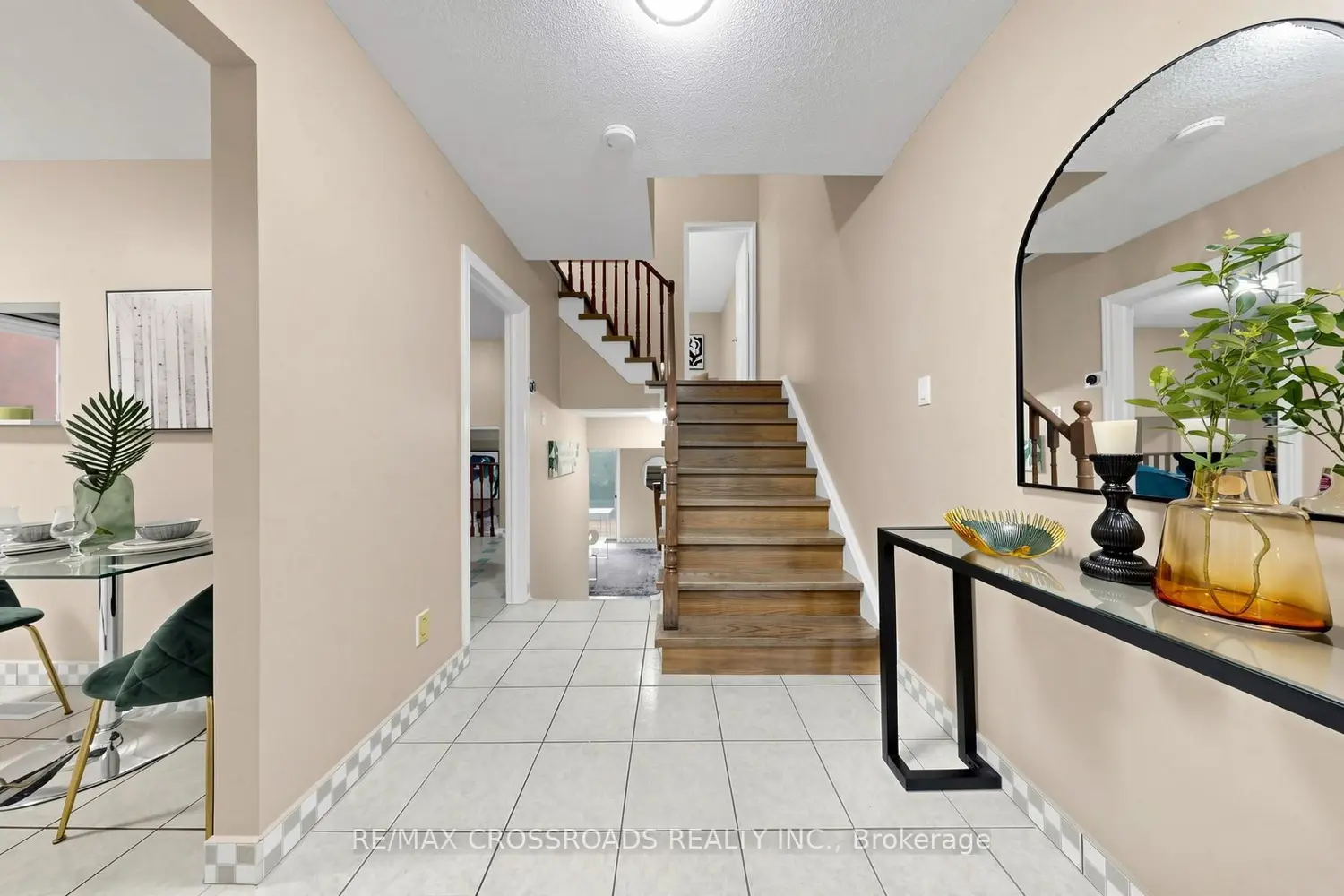 70 Halfmoon Square photo 3