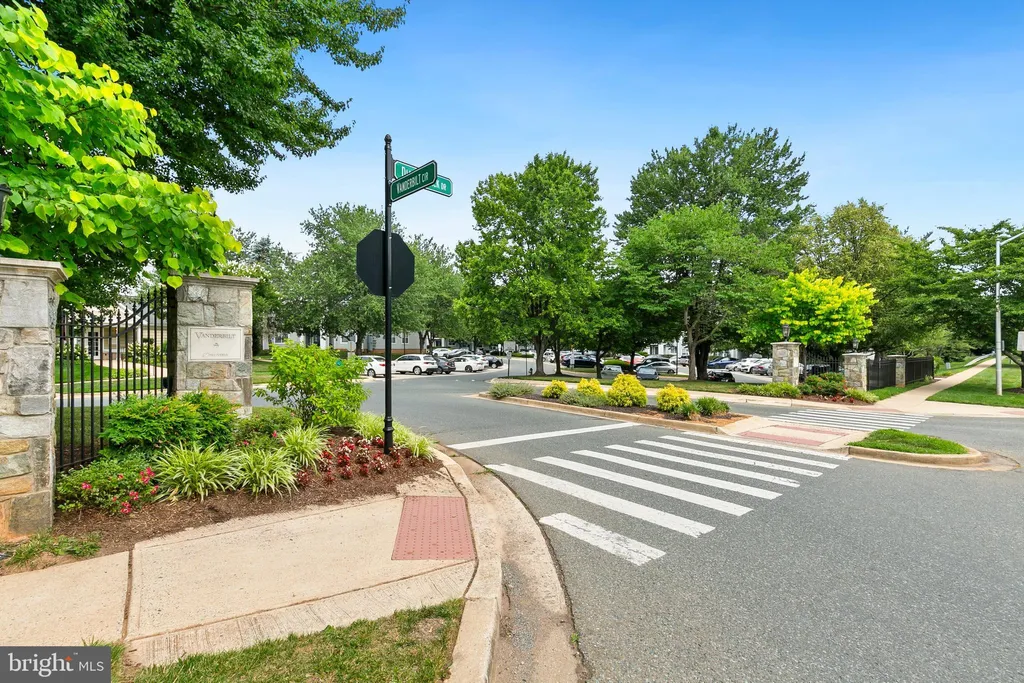 10022 Vanderbilt Circle Unit 10, Rockville, MD 20850
