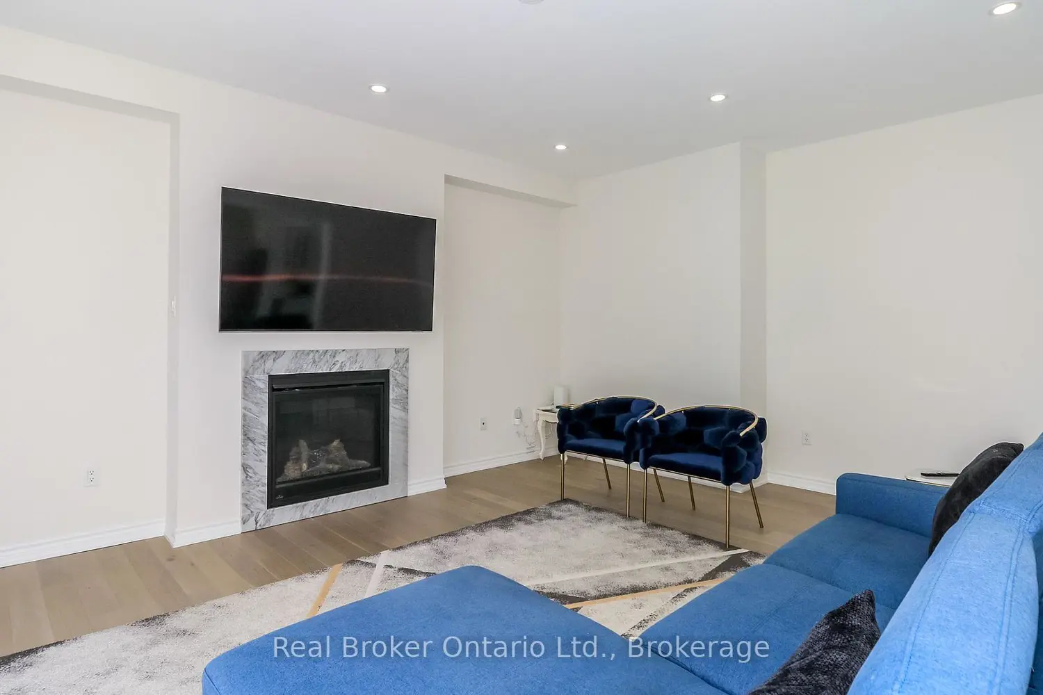 1649 Corsal Court photo 2