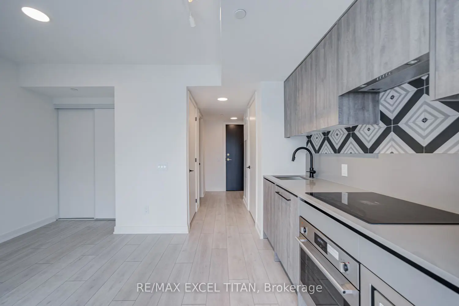 5 Lakeview Avenue 416 photo 3