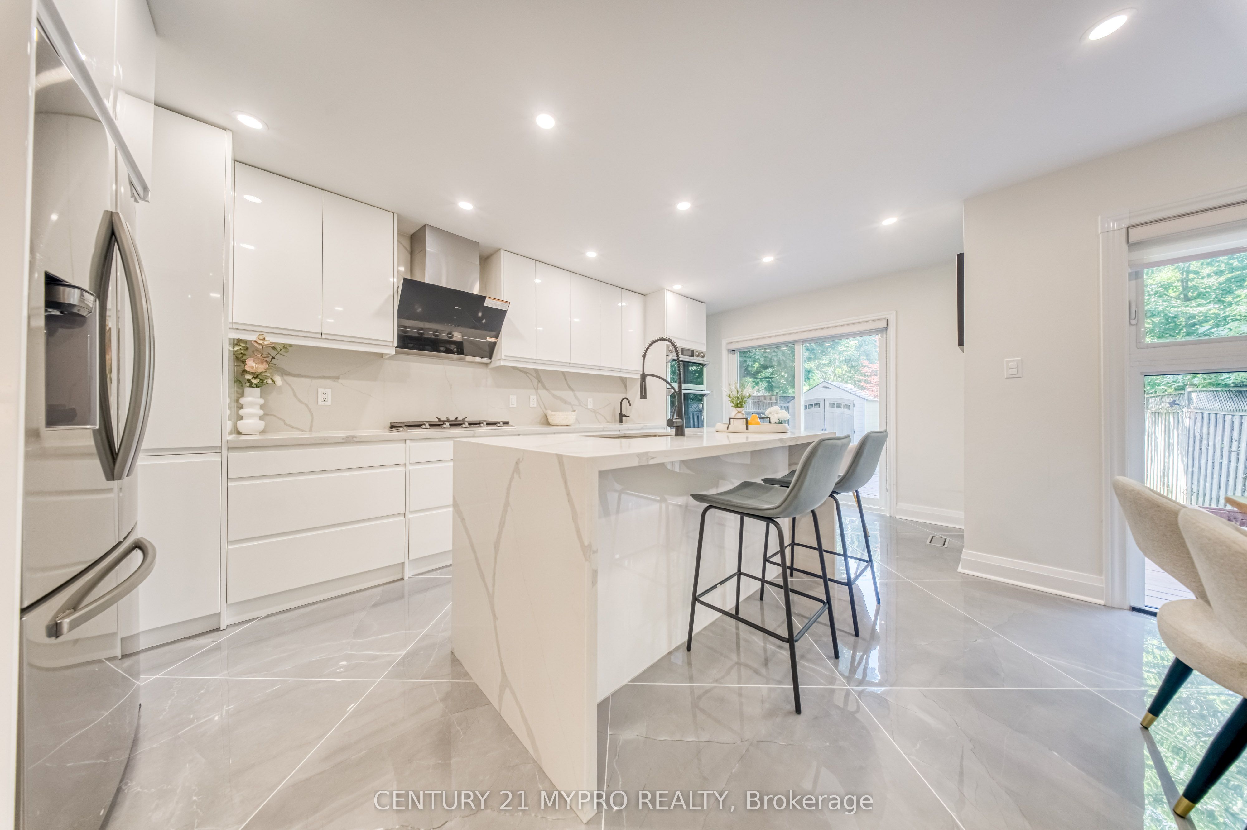 67 Mugford Road, Aurora, ON, L4G 7H5
