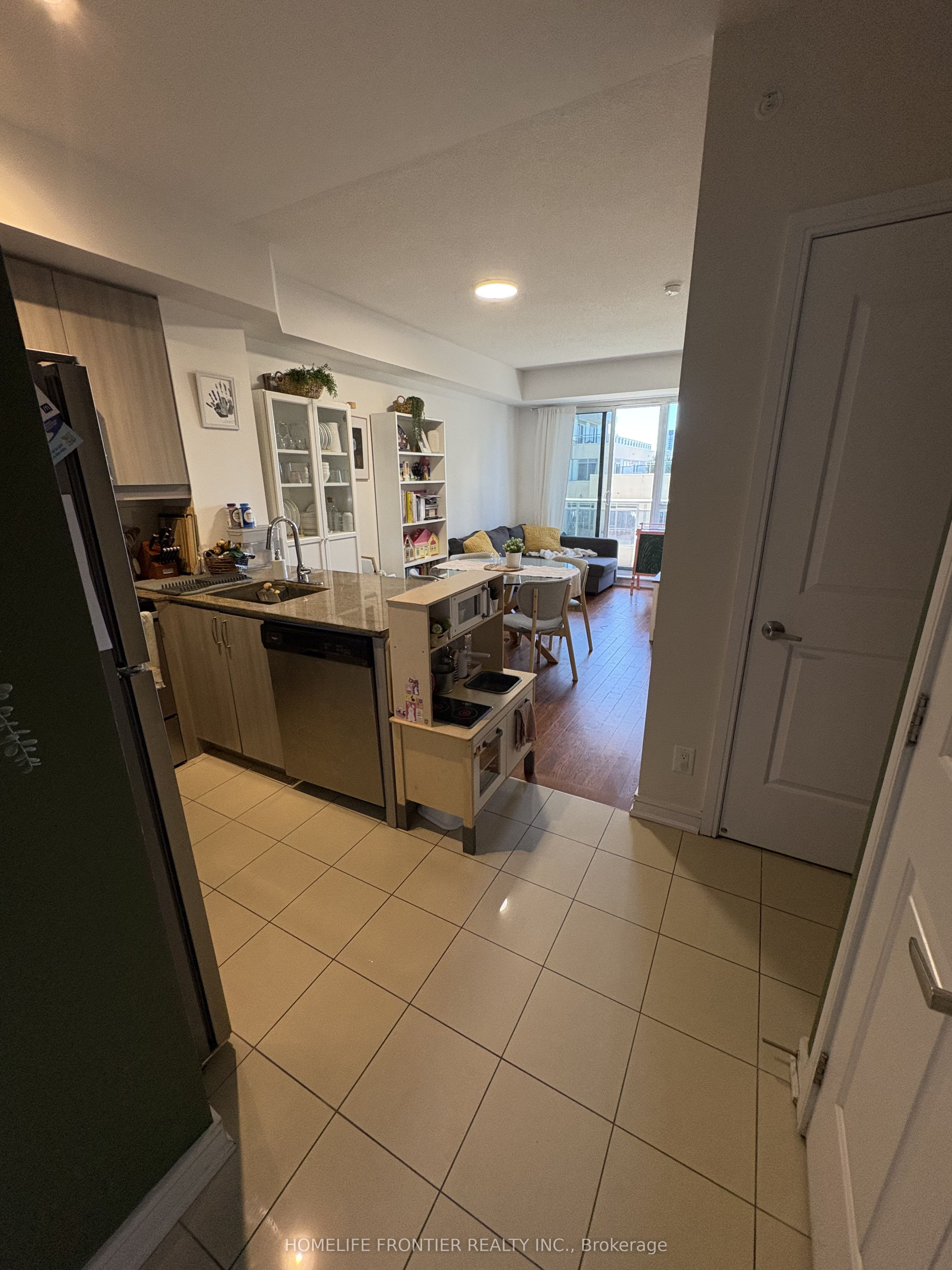 NW905-9201 Yonge Street, Richmond Hill, ON, L4C 1H9