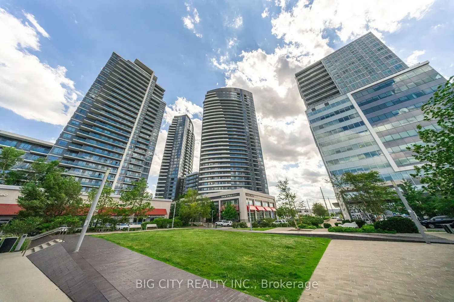 7161 Yonge Street 2425 photo 3