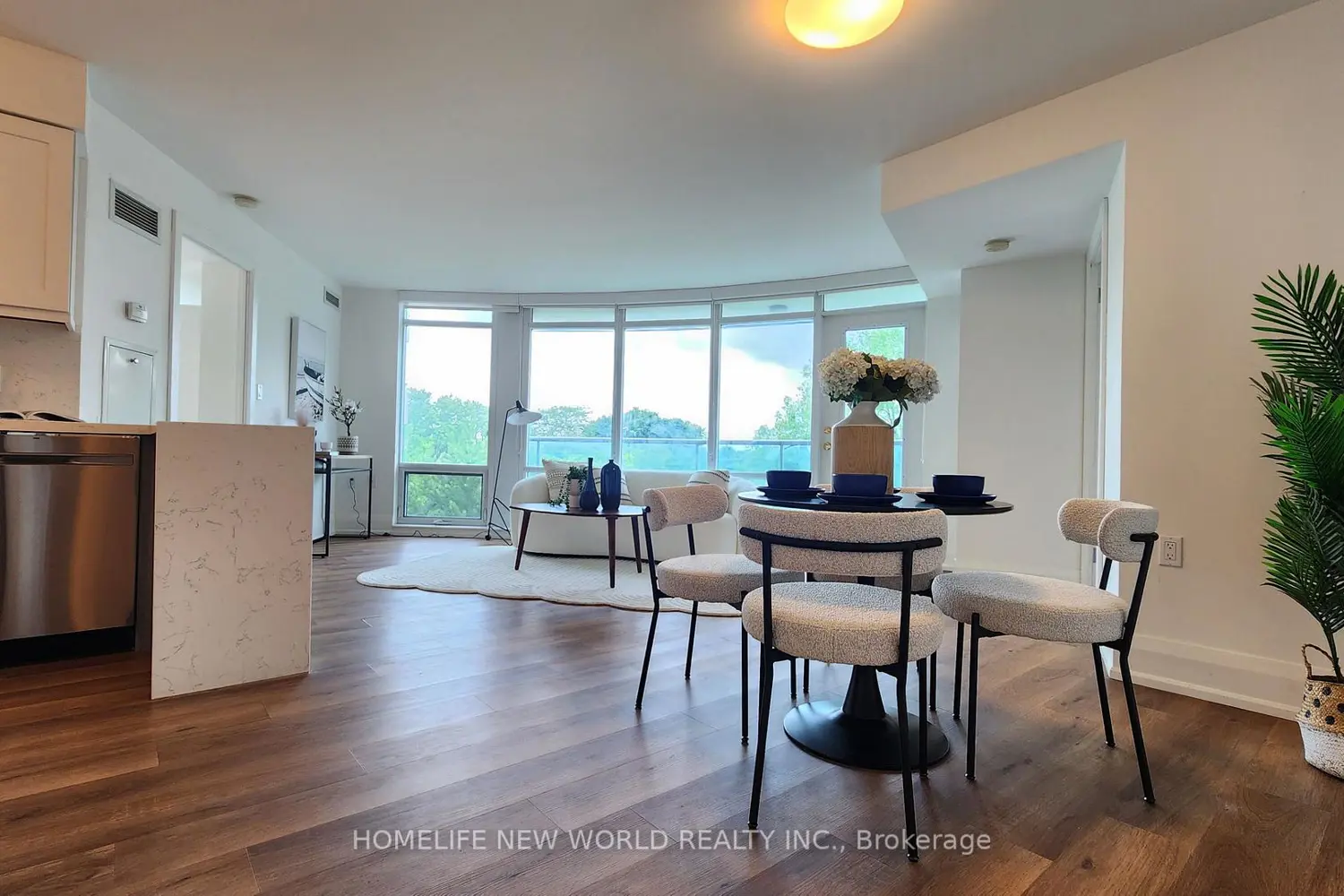 3830 Bathurst Street 404 photo 2