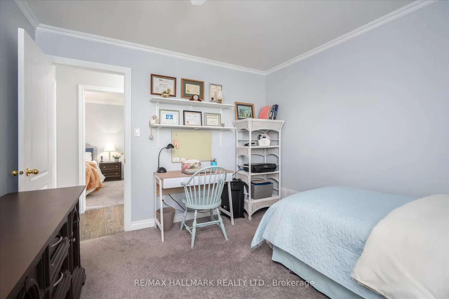 1044 Riddell Avenue photo 3