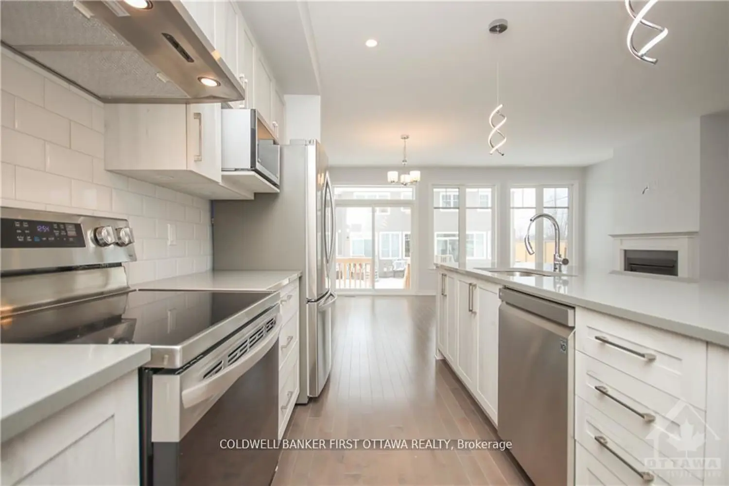 144 Angelonia Crescent photo 4