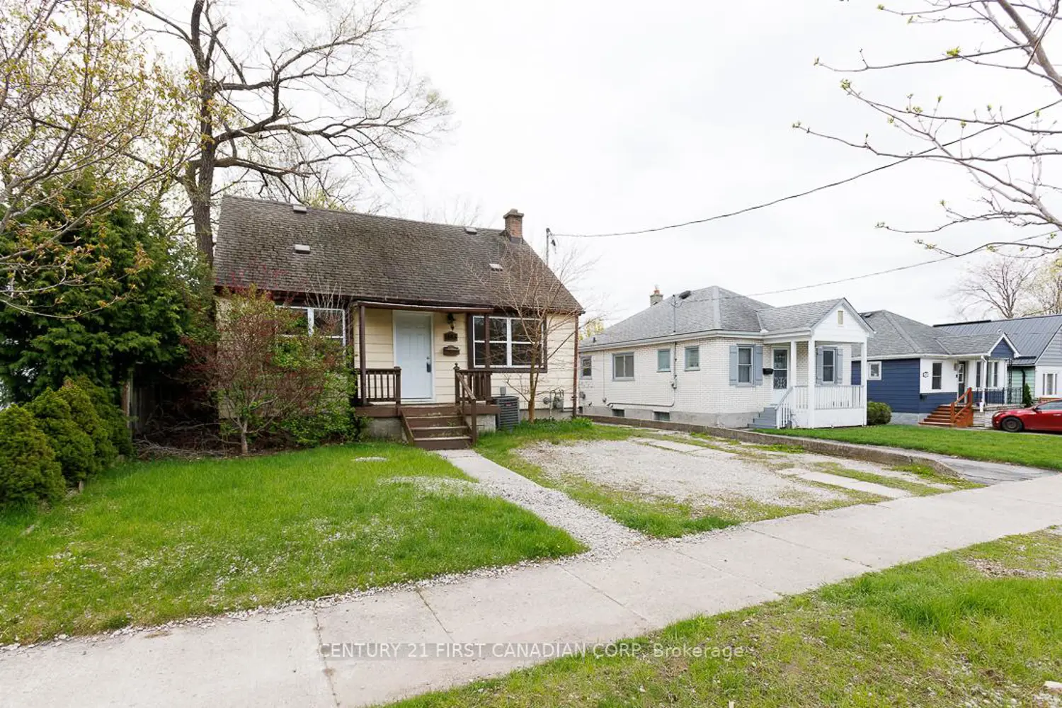 1185 Albany Street photo 2