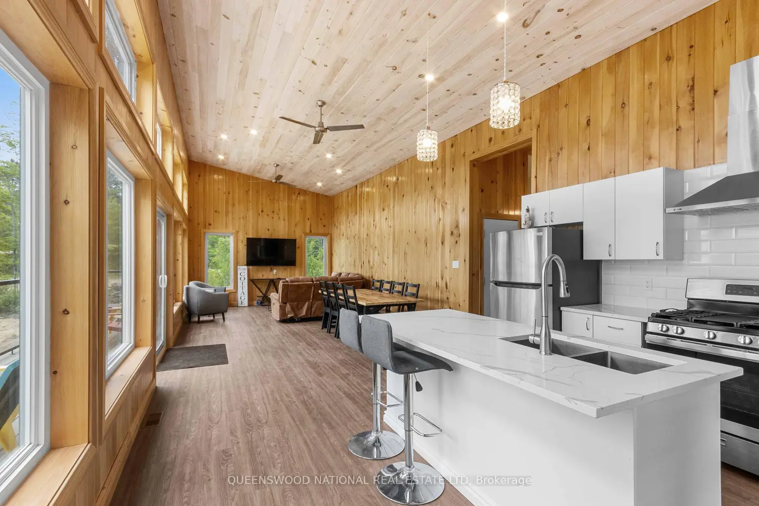 227 Grunwald Road photo 3
