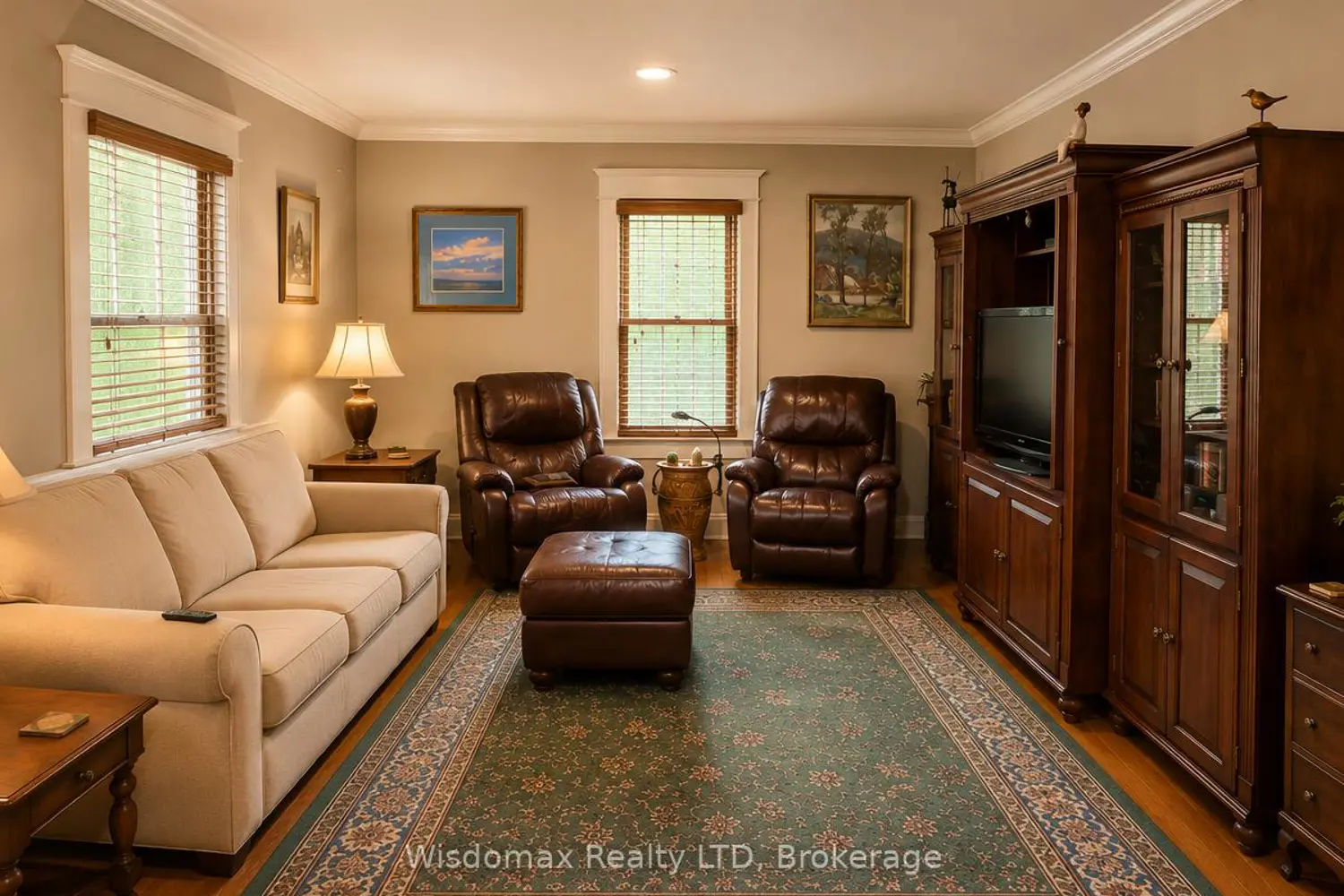 10 Rose Avenue photo 3
