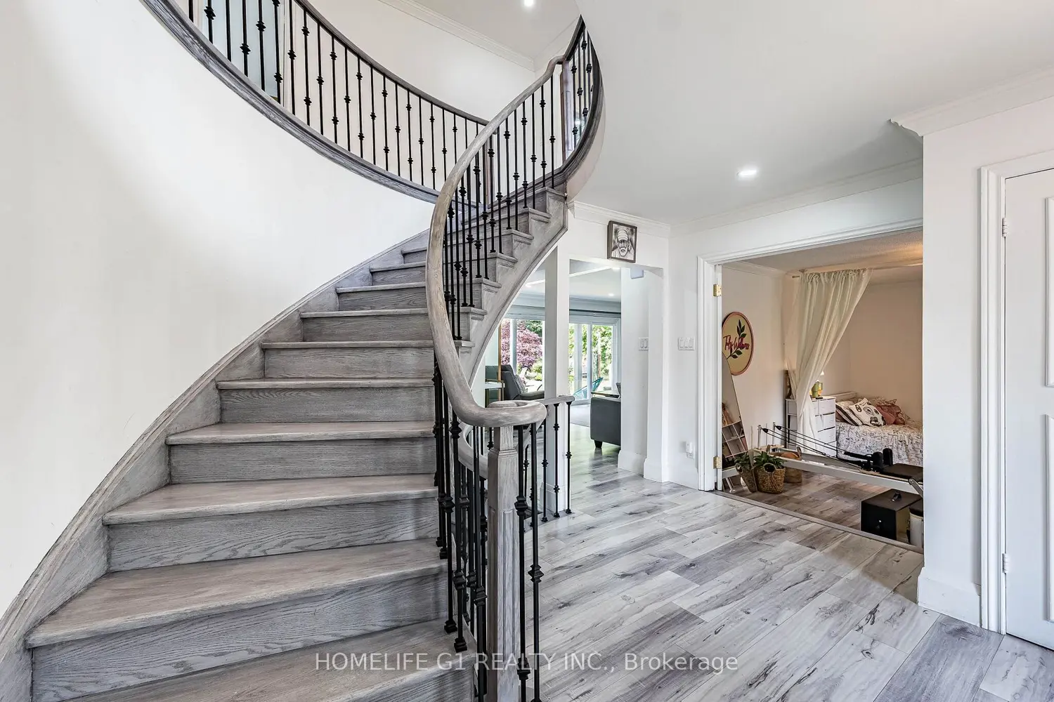 17 Crescent Hills Drive photo 4