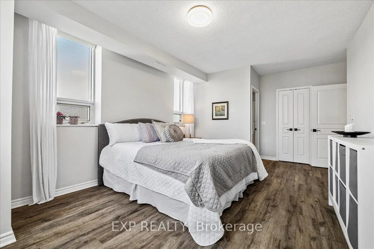 200 Burnhamthorpe Road 708 photo 5