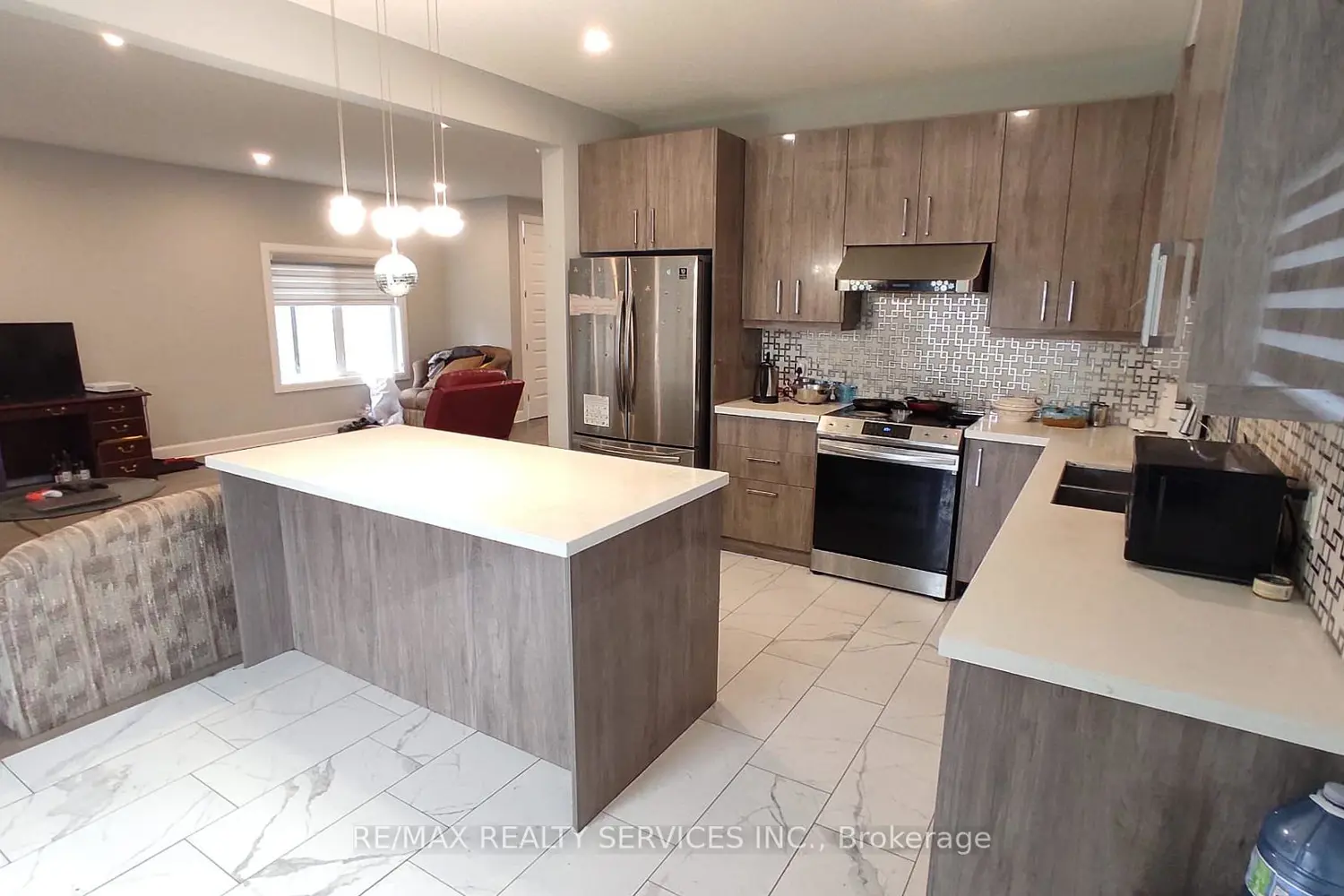 1573 Dylan Street photo 2