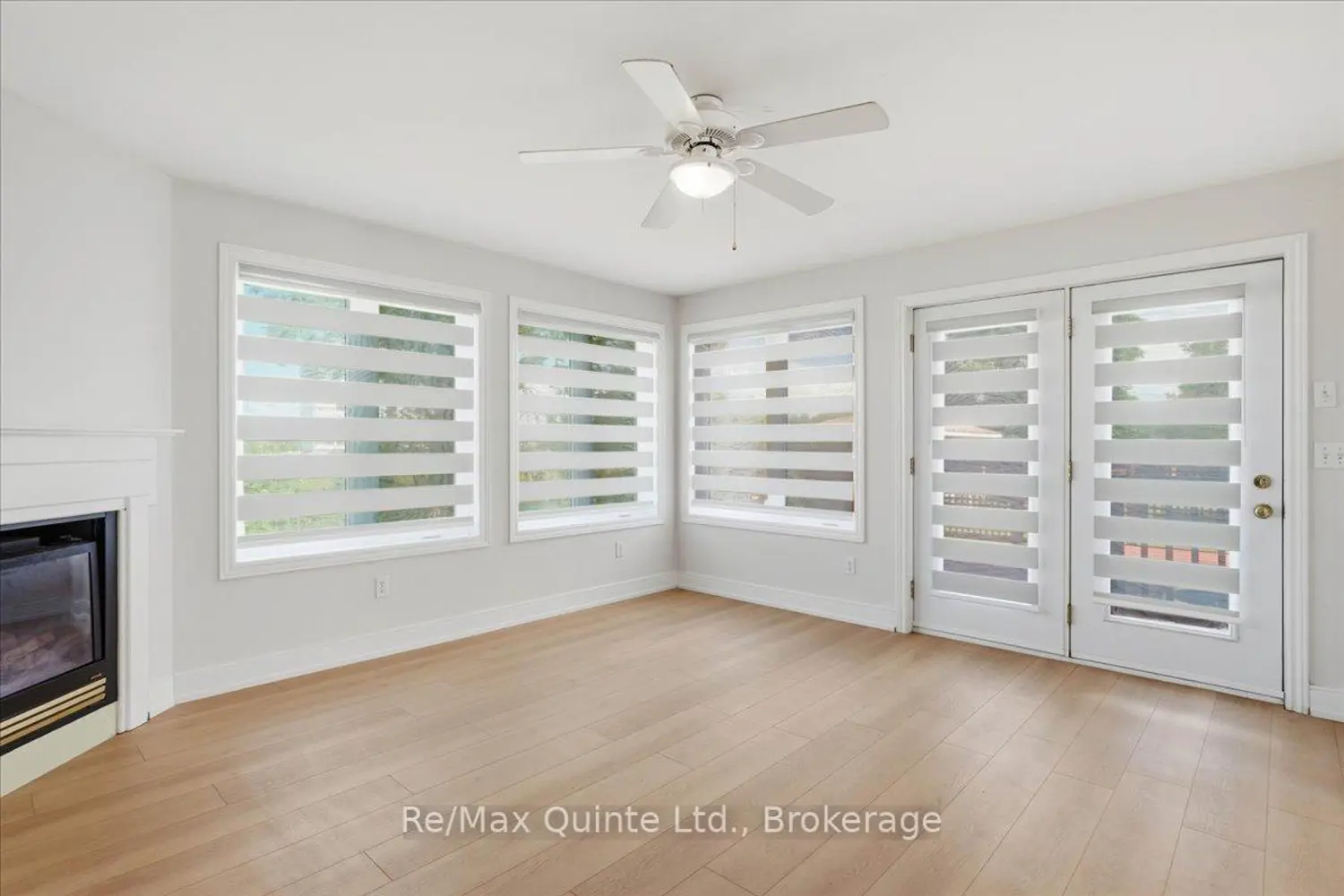 15 Robertson Lane photo 4