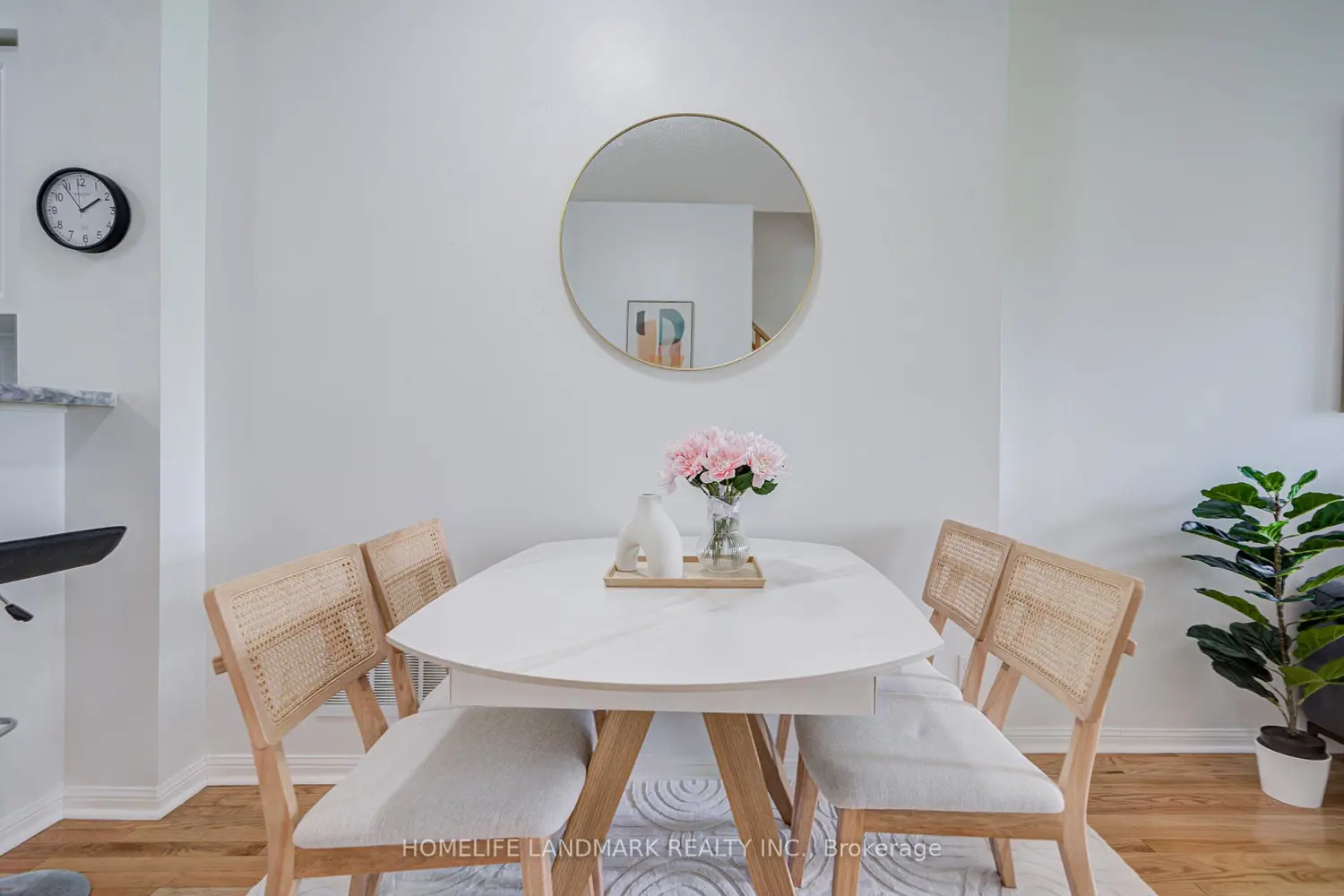 10 St Moritz Way 6 photo 3