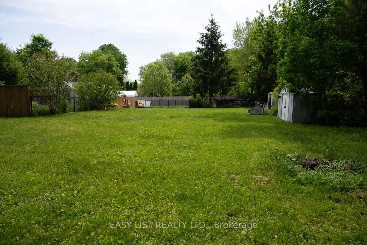 1574 Northmount Avenue photo 5