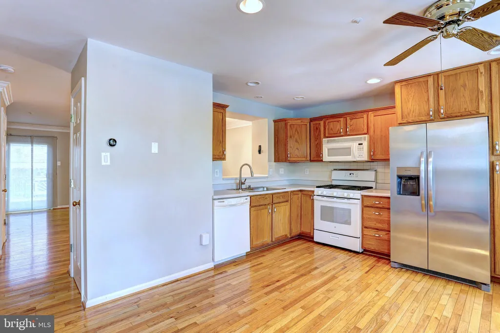 6136 Starburn Path, Columbia, MD 21045 photo 2