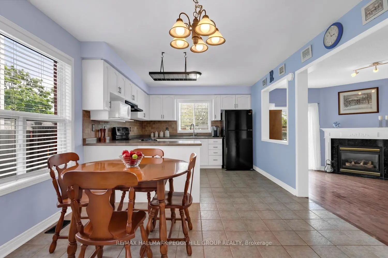 101 Downing Crescent photo 2
