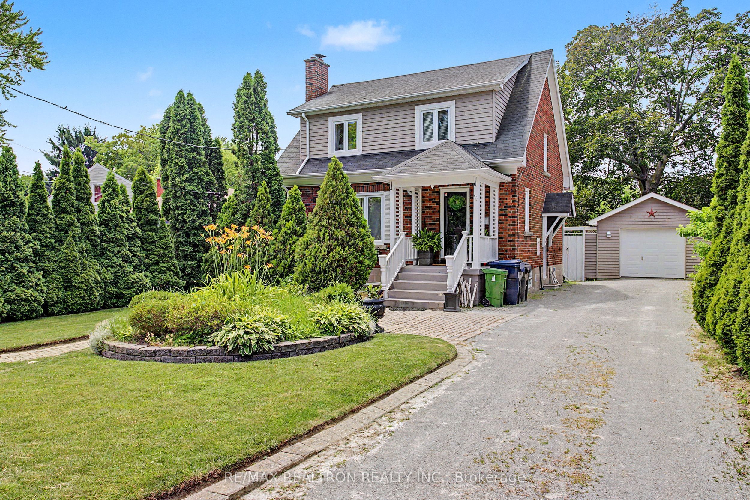 14 Squires Avenue, Toronto, ON, M4B 2R3