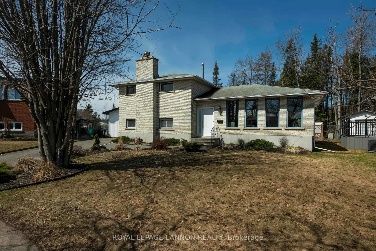 526 Ryerson Place photo 2