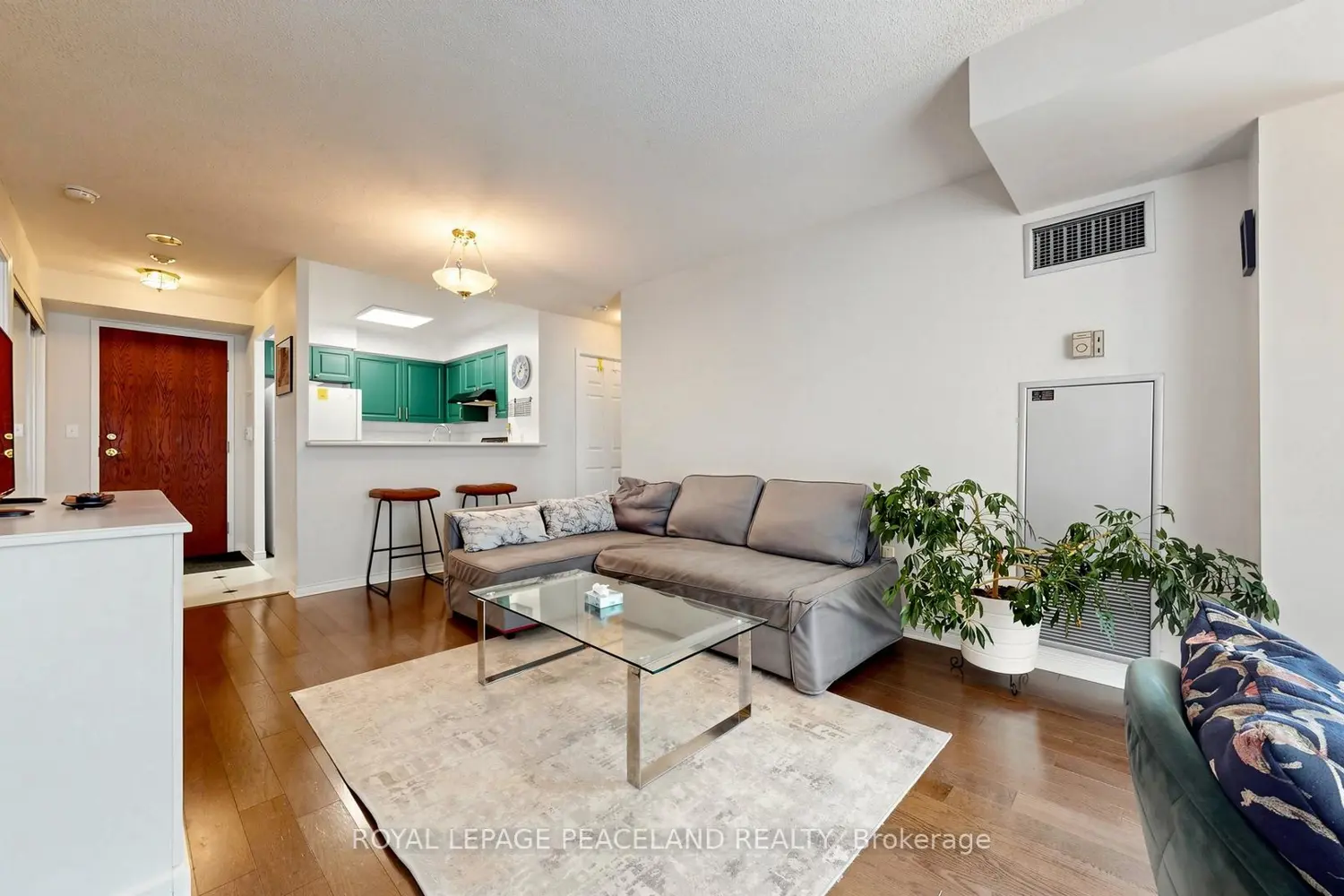 18 Pemberton Avenue 409 photo 3