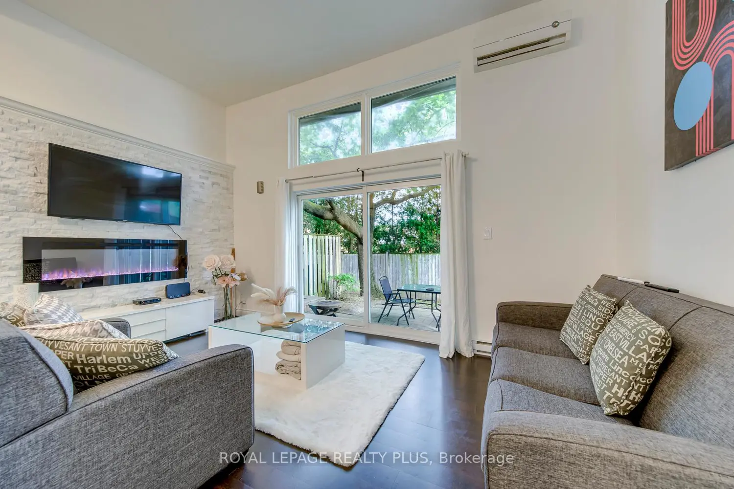 640 Rathburn Road 1 photo 2