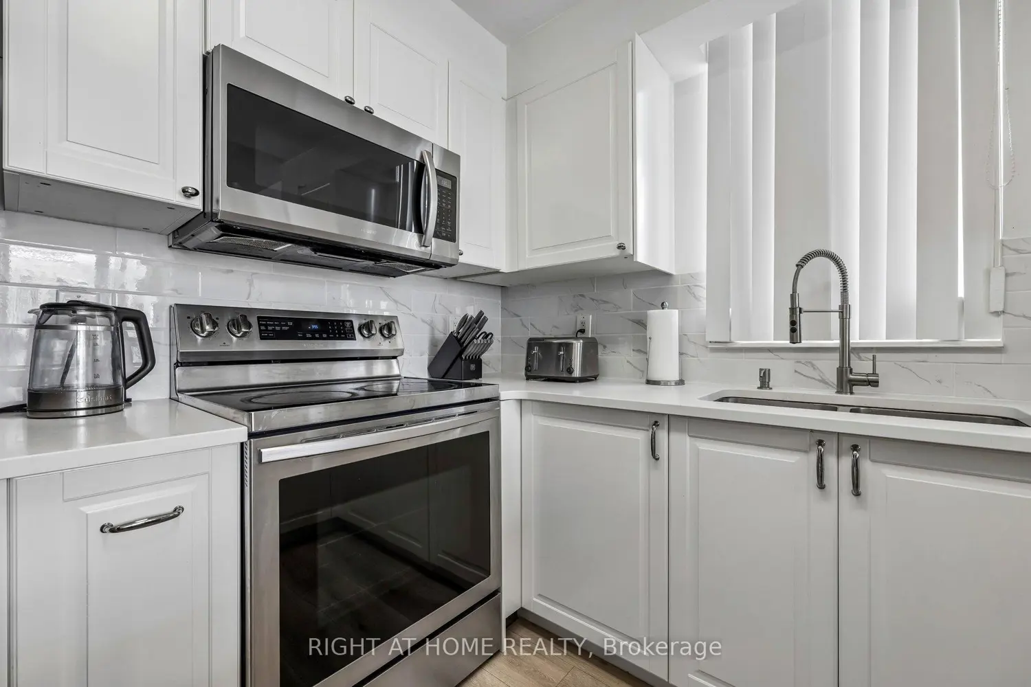 503 Beecroft Road 1116 photo 5