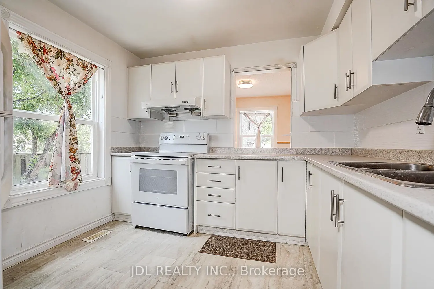 54 Providence Crescent photo 3