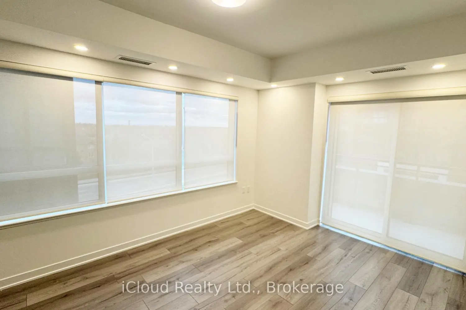 395 Dundas Street 417 photo 4