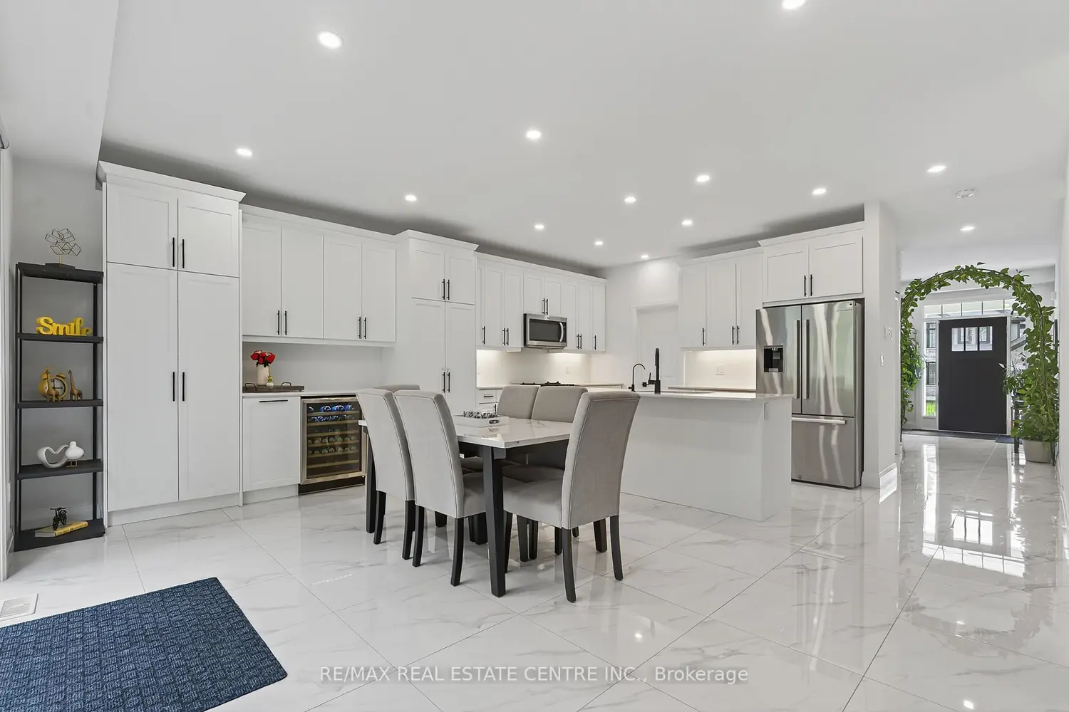 209 Jeffrey Place photo 3