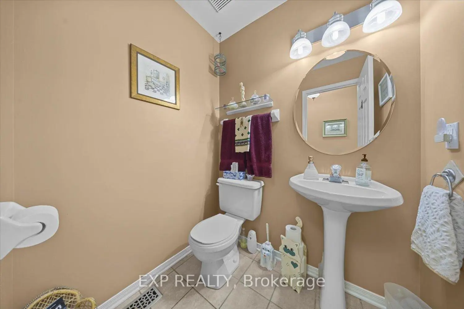 494 Lawler Crescent photo 3