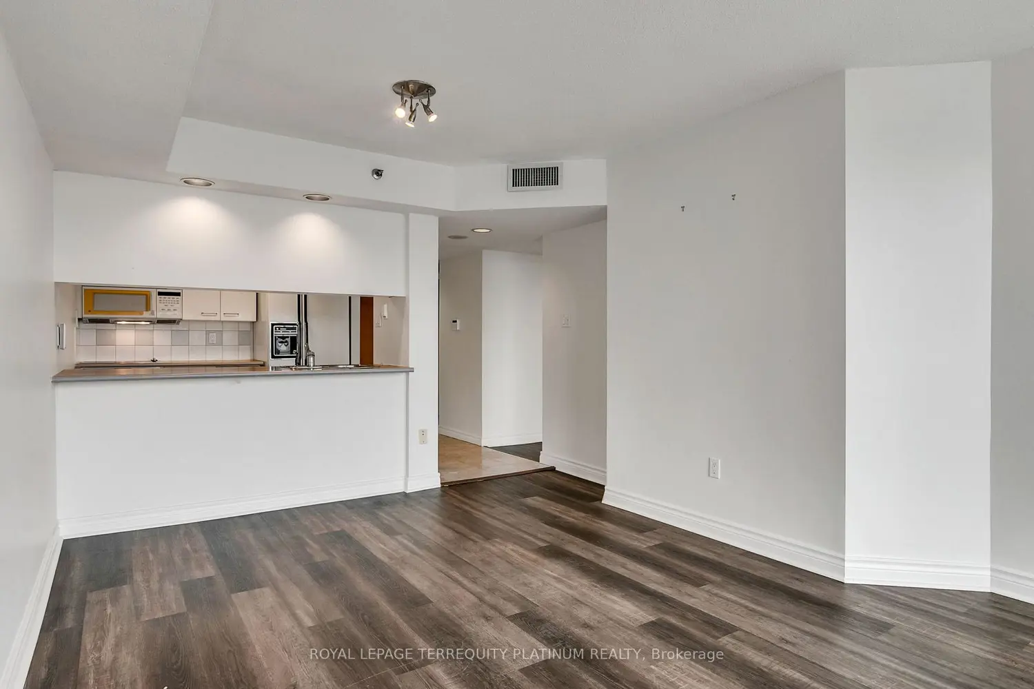 38 Elm Street 2911 photo 4