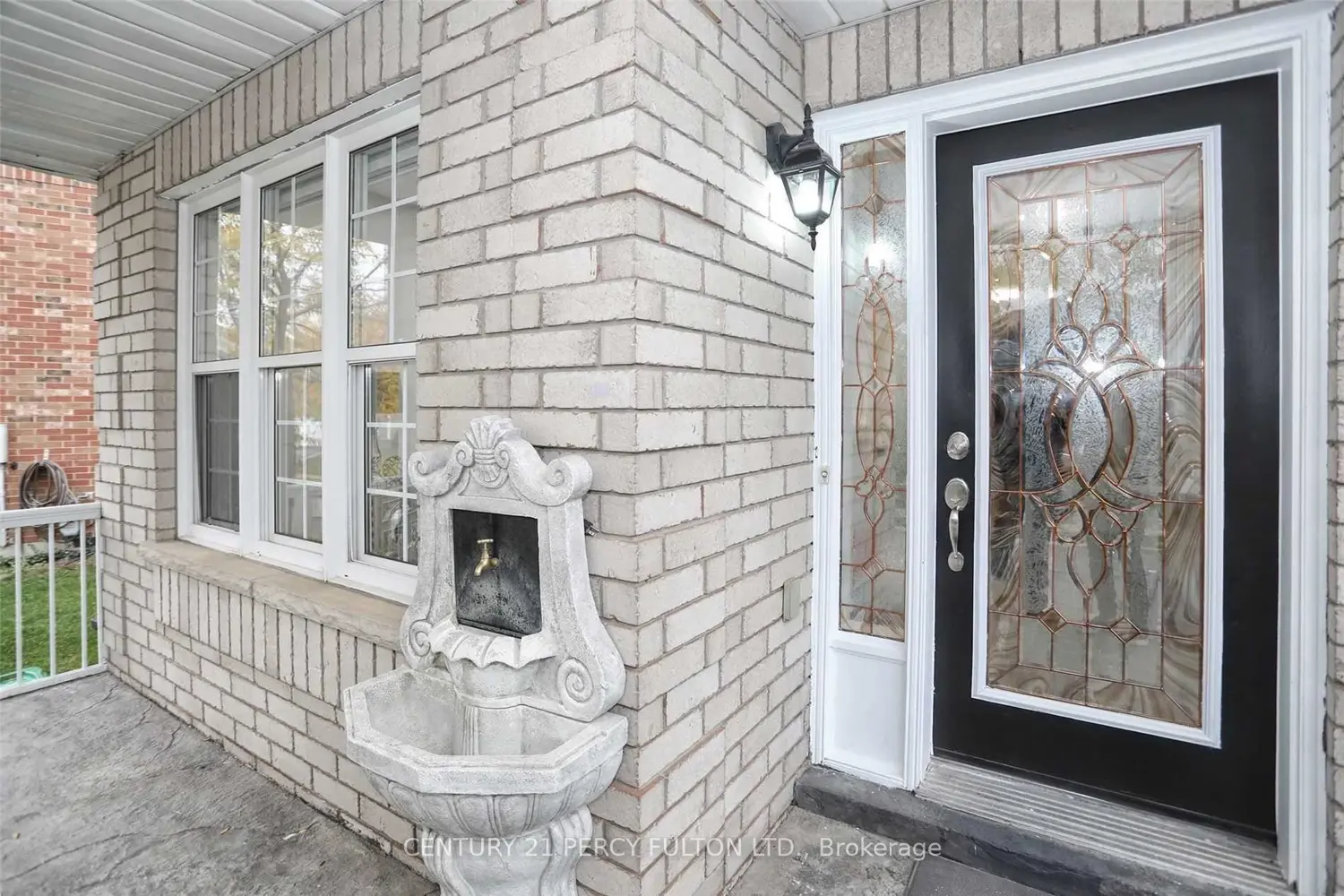 9 Valleypark Crescent photo 2