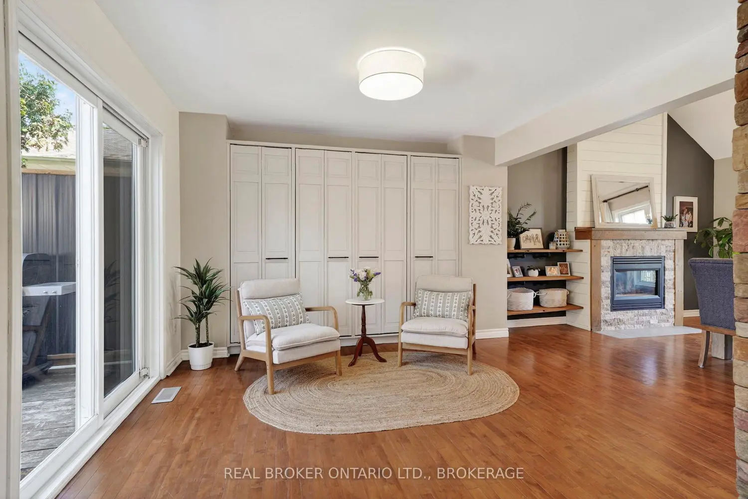 71 Hickory Street photo 4