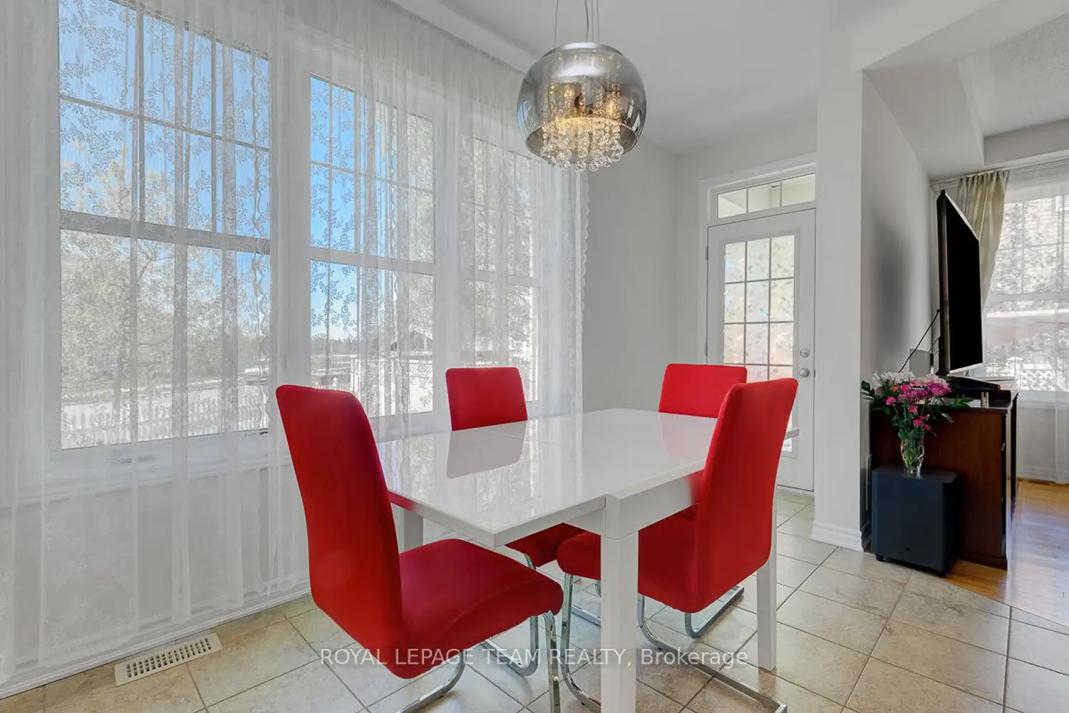 200 Rivertree Street photo 5