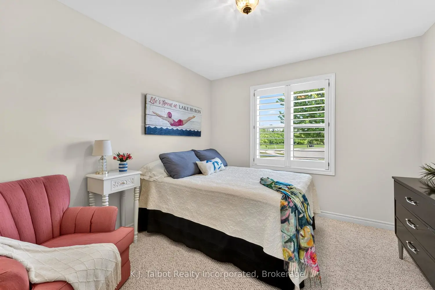 297 Bethune Crescent photo 5